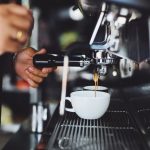 „De’Longhi” įsigyja Šveicarijos kavos aparatų gamintoją „Eversys