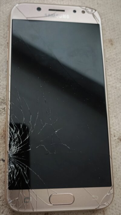 sudužęs Samsung telefonas