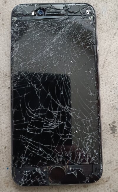 сломанный телефон для ремонта